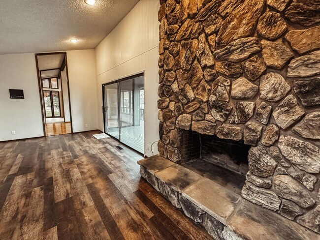 Foto del edificio - Eleborate 4 Bedroom 3 Bathroom Retreat in ...