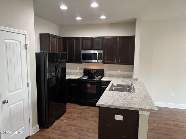 Foto del edificio - 5944 Callaway Cir