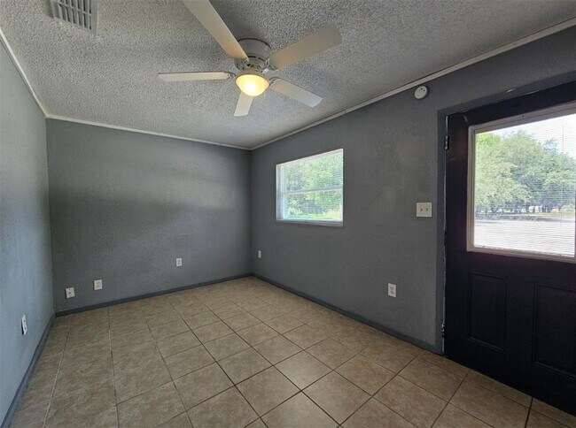 Foto del edificio - 945 Reynolds Rd