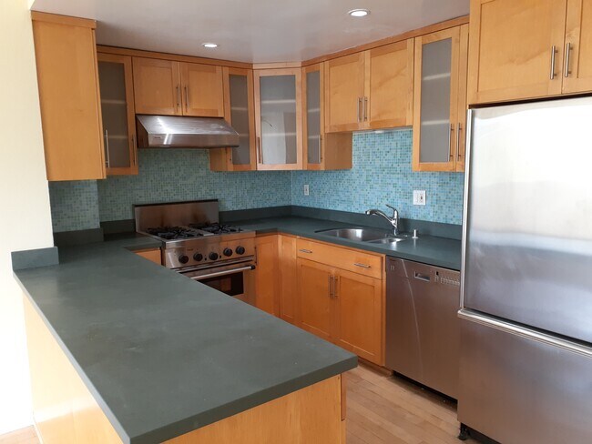 Foto del edificio - 17352 W Sunset Blvd