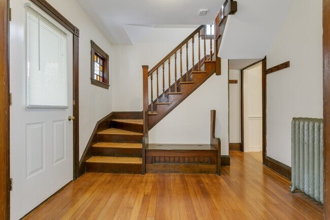 Building Photo - 39A Warren Ave