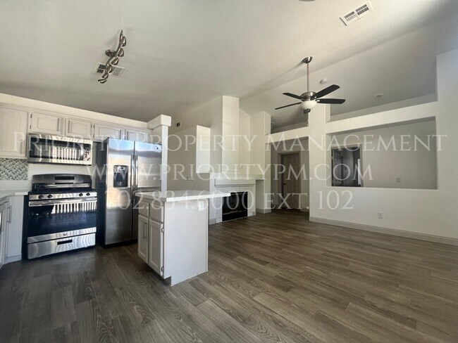 Building Photo - ~~ Beautiful ~ Completely re-modeled ~ 3 B...