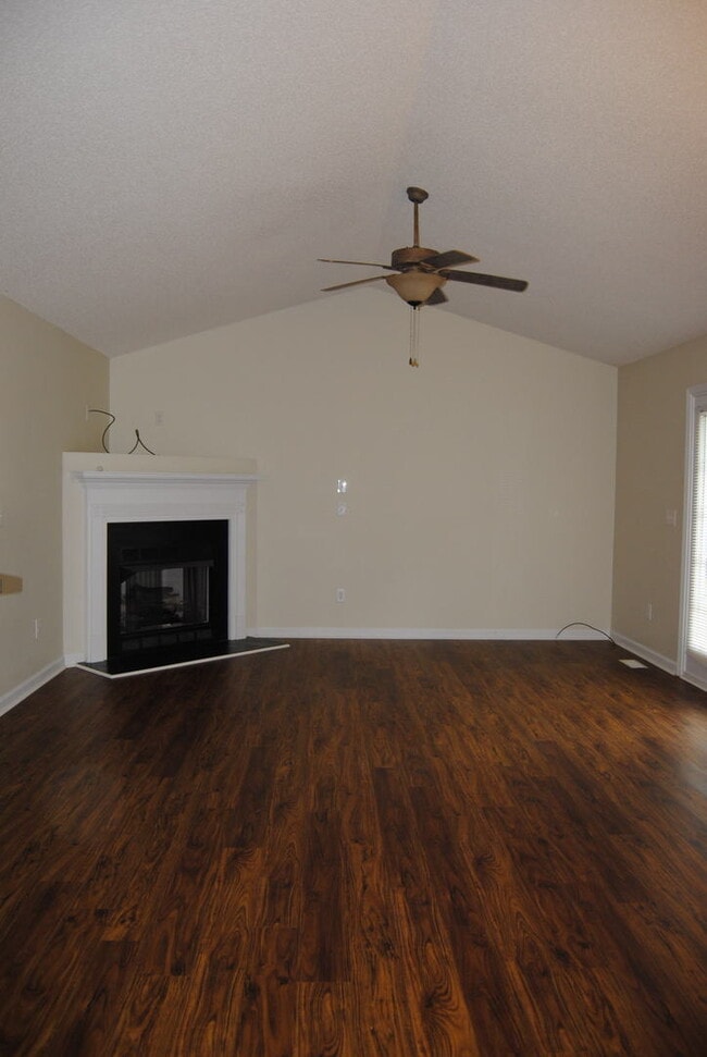 Building Photo - 102 Maryland Dr