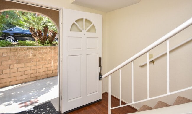 Building Photo - Beautiful Escondido Townhouse with beautiful View!