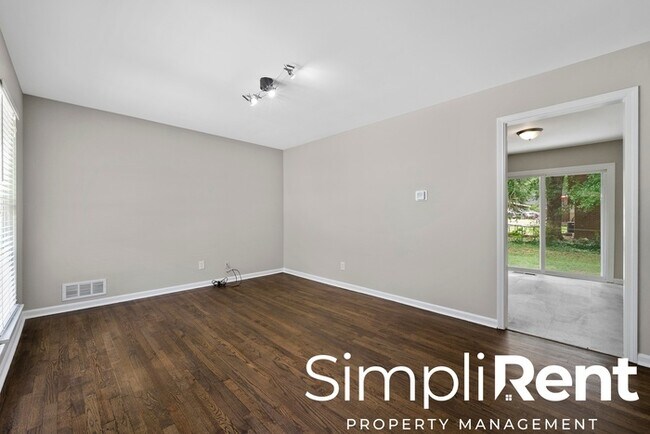 Building Photo - Quaint Renovated *ALL ELECTRIC* Ranch in R...