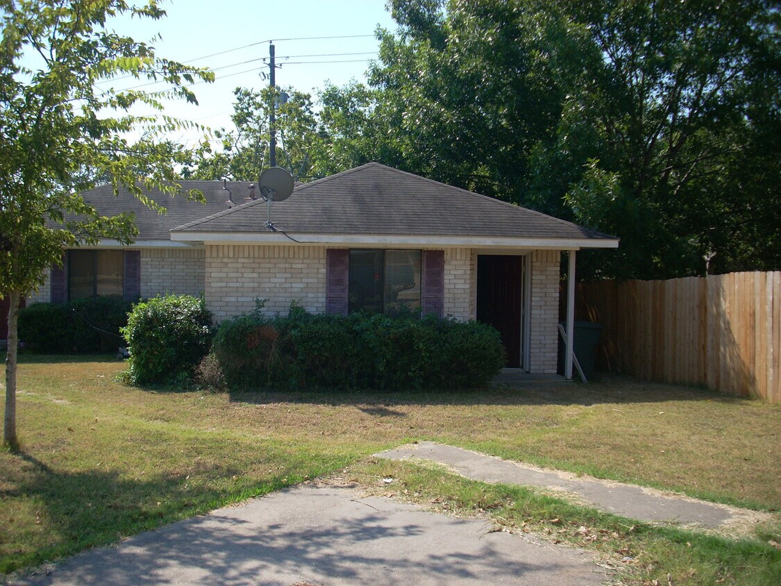 Primary Photo - 2205 Young Pl