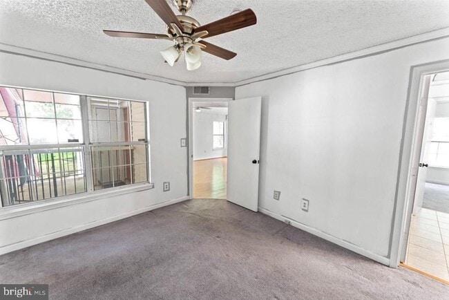 Building Photo - 1013 Fallcrest Ct