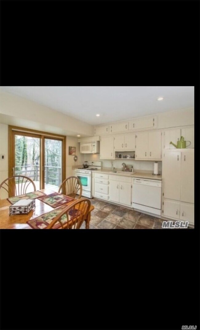 Building Photo - 261 Bow Dr
