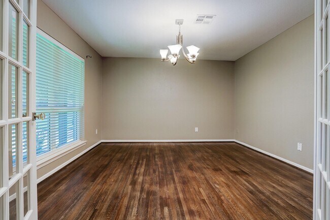 Foto del edificio - 9522 Emnora Ln