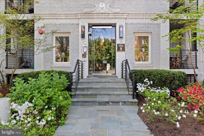 Foto del edificio - 329 Rhode Island Ave NE
