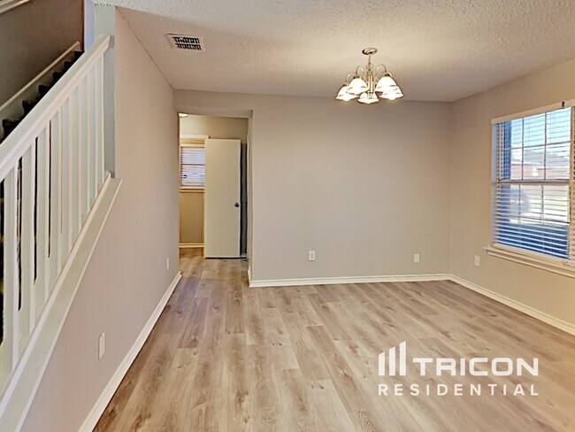 Foto del edificio - 1052 Shadywood Dr