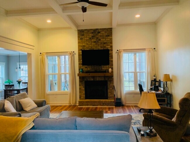 Foto del edificio - 712 Rookery Ln