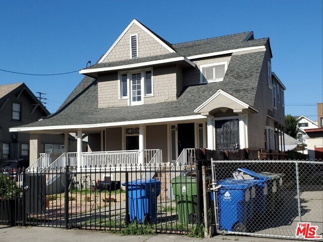 Building Photo - 2121 Portland St