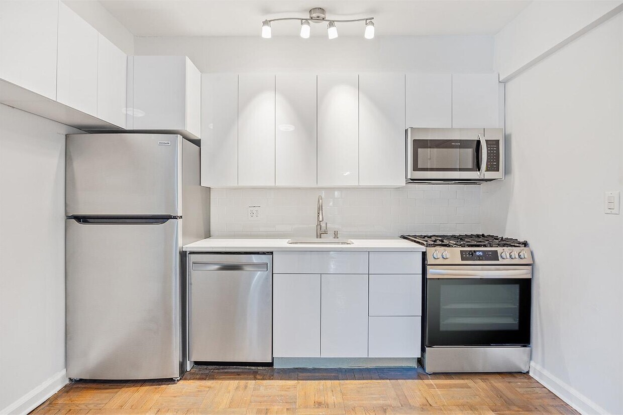 Foto principal - 220 Pelham Rd