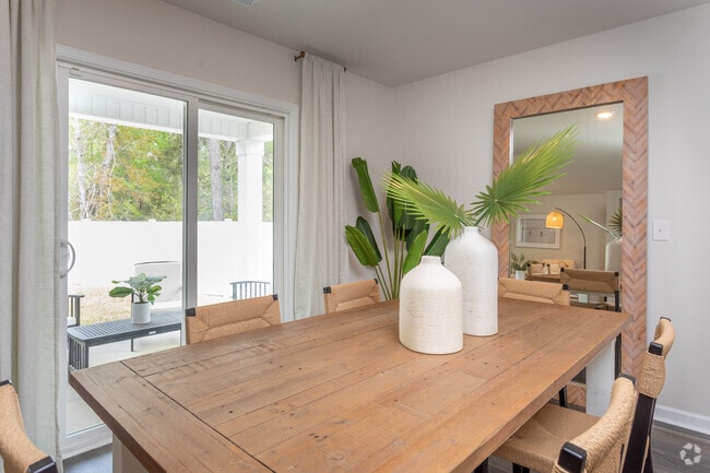 4BR, 2BA - 1774SF Cali - Dining Area - Jackey's Ridge