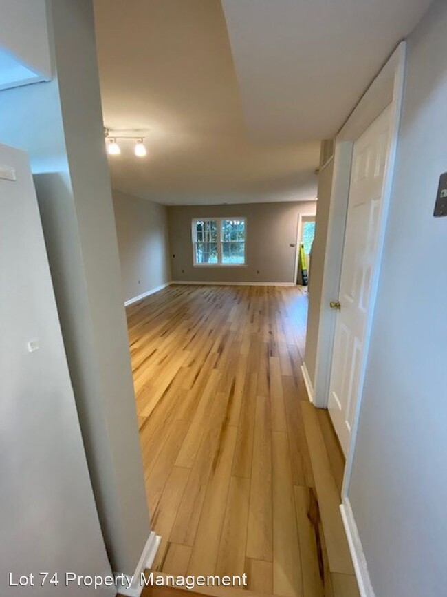 Building Photo - 3 br, 1.5 bath House - 104 Empire Court