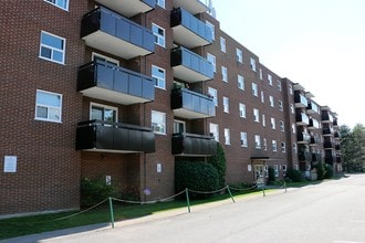 Building Photo - Town & Country Apartments