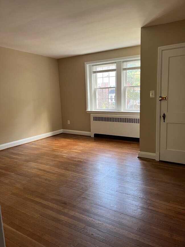 Living area - 24 Enjay Ave