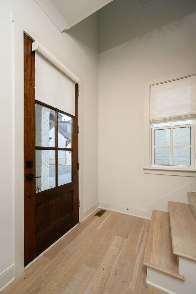 Foto del edificio - **LIKE-NEW, HIGH-END EXECUTIVE HOME WITH INCREDIBLE OUTDOOR ENTERTAINING IN IDEAL LOCATION**