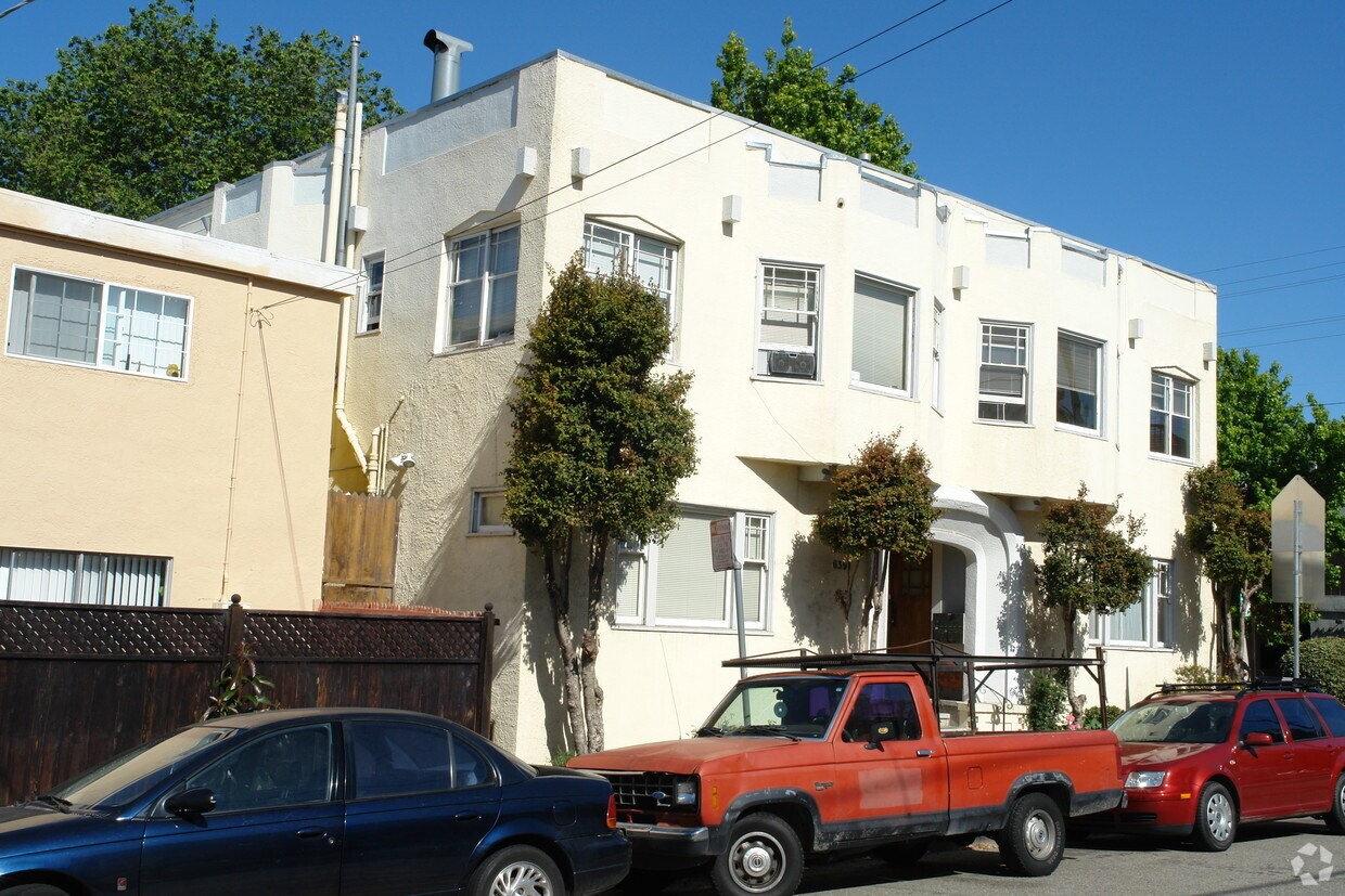 Building Photo - 6391-6397 Dana St