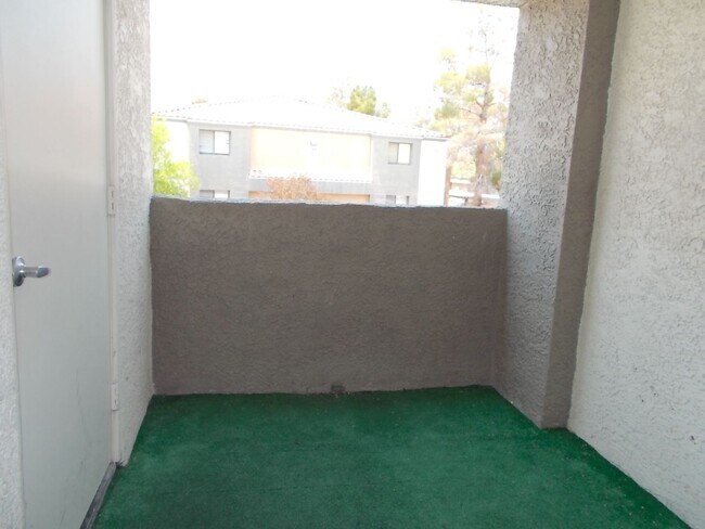 Foto del edificio - Beautifully Updated Second-Floor Condo! Se...