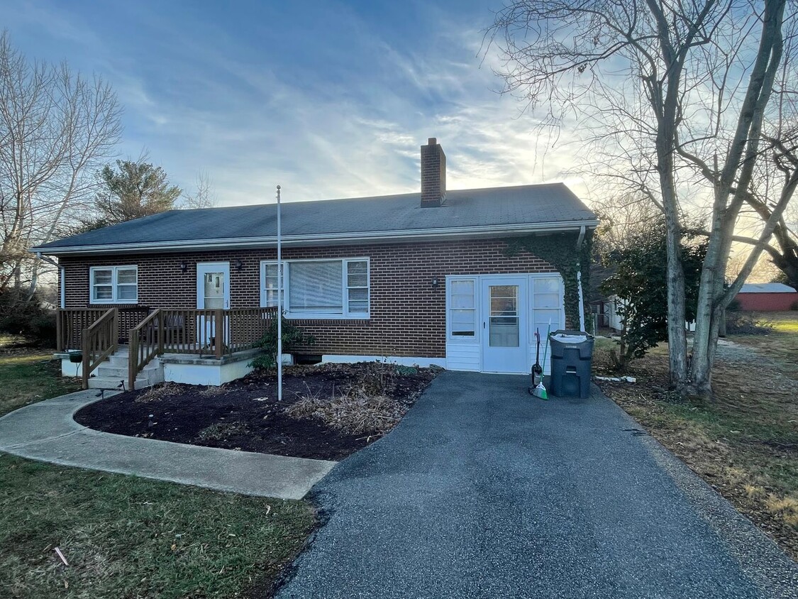 Primary Photo - One Level House in Amherst County