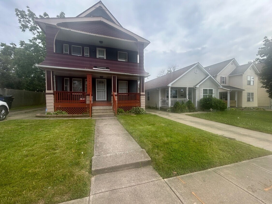 Foto principal - 10302 Manor Ave