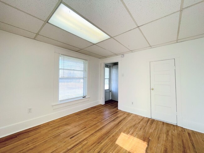 Building Photo - Cozy 2 bedroom home