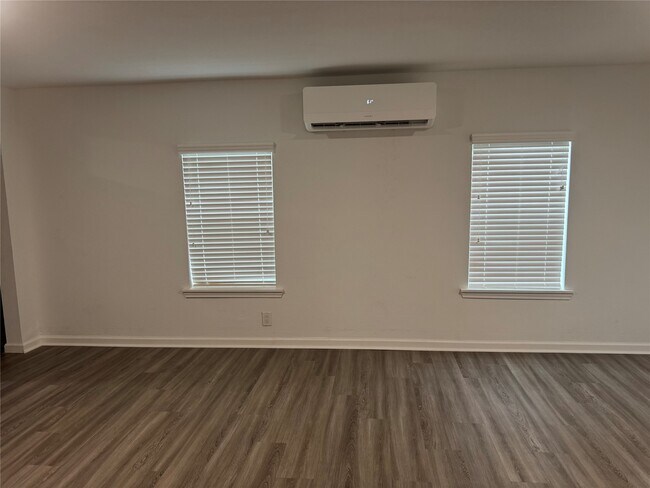 Foto del edificio - 11653 Wallisville Rd