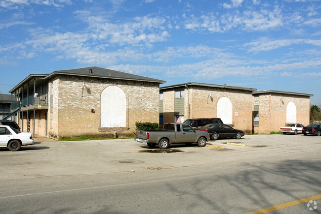 Building Photo - Hollyvale Apartments