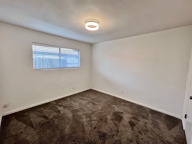 Foto del edificio - $1,595 Barstow & Minnewawa, 2 bedroom Condo - Clovis / Beautiful Landscaping