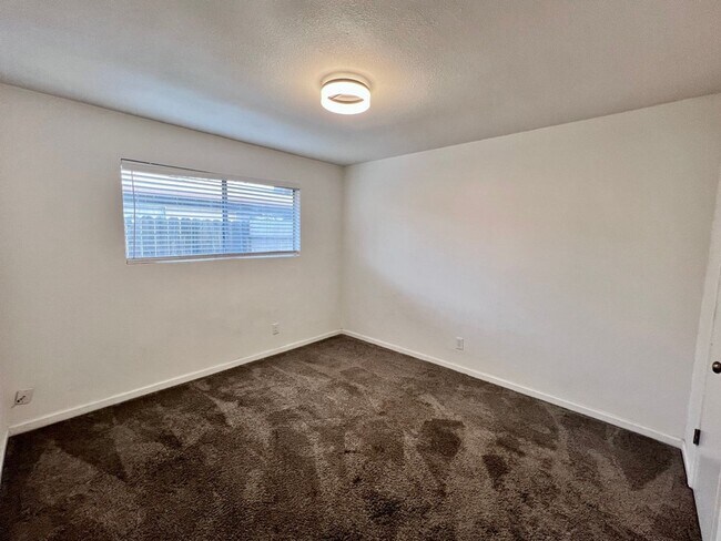 Foto del edificio - $1,650 Barstow & Minnewawa, 2 bedroom Condo - Clovis / Beautiful Landscaping