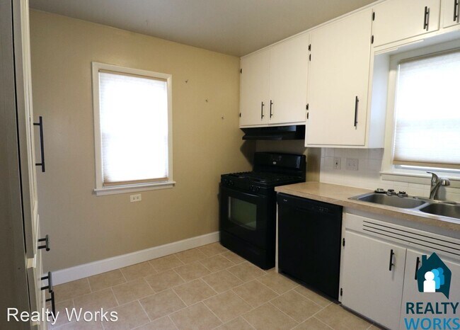 Building Photo - 2 br, 1 bath House - 2940 N 41st