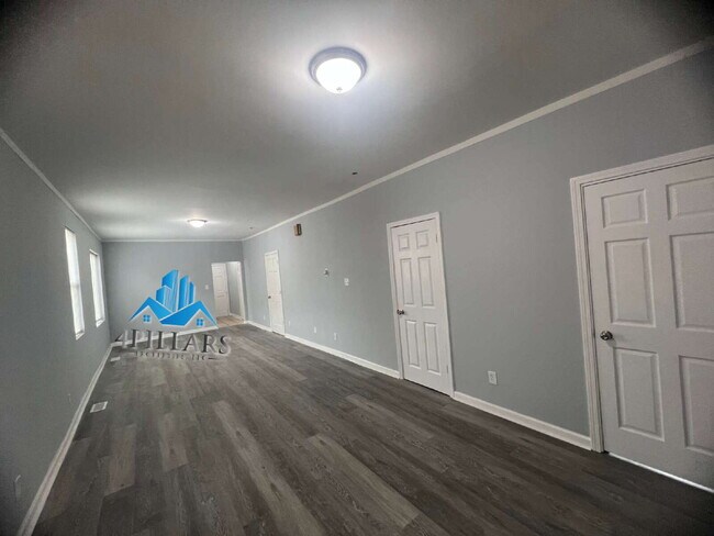 Foto del edificio - 3904 Deodar St