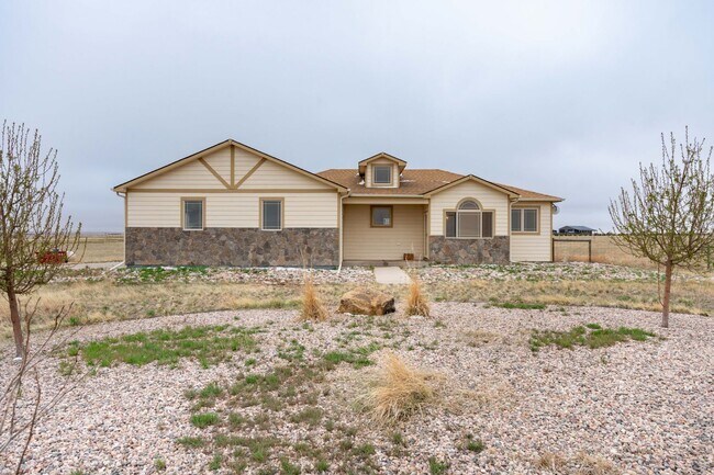 Building Photo - Great 3-Bedroom 2-Bathroom Home with Space...