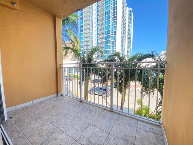 Foto del edificio - 2642 Collins Ave