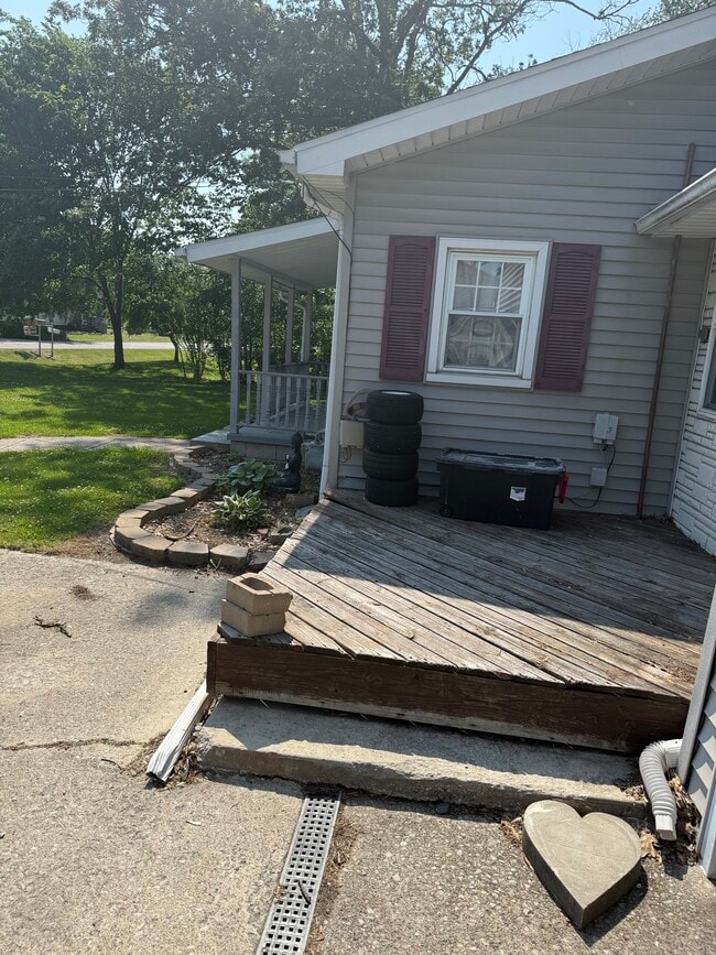 Building Photo - 6055 Bryan Rd
