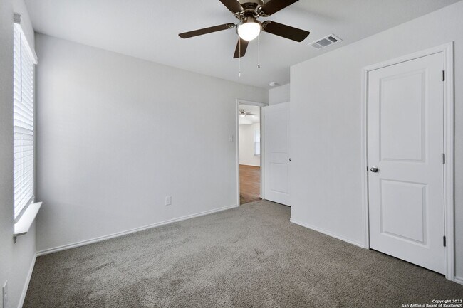 Foto del edificio - Like New in Von Ormy!!!