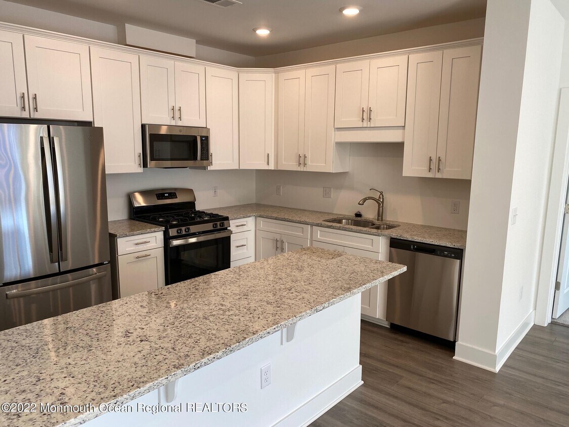 913 Vanderbergh Blvd, Monroe Township, NJ 08831 Condo for Rent in