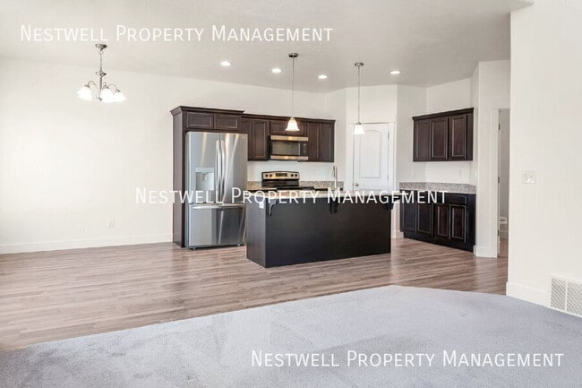 Building Photo - 989 W Coral Charm Wy