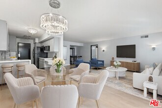 Building Photo - 1121 N Olive Dr