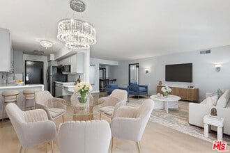 Building Photo - 1121 N Olive Dr