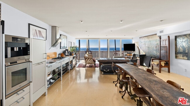 Building Photo - 2909 Ocean Front Walk