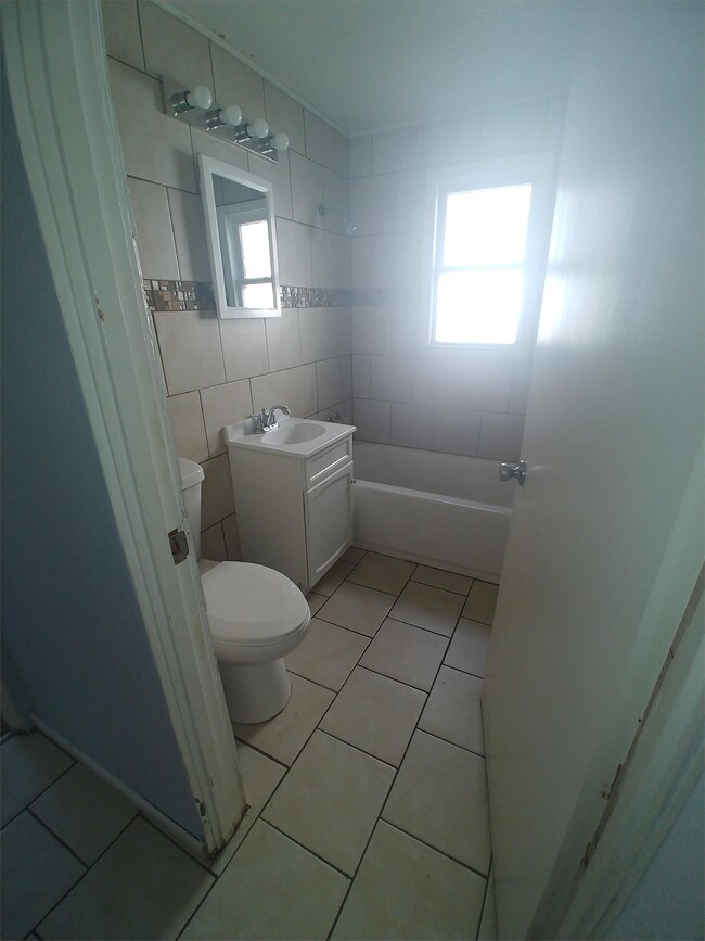 Building Photo - 5010 Buell Dr