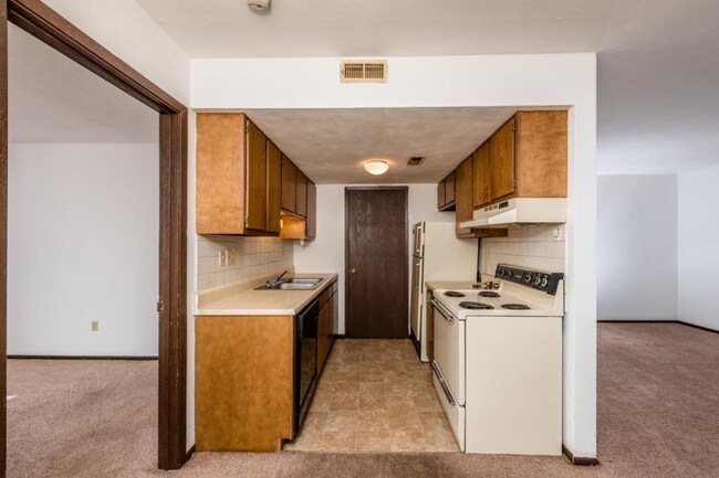 Foto del edificio - 5906 Gateway Industrial Apt. 6