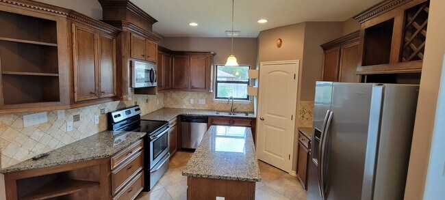 Building Photo - 2506 Date Palm Dr