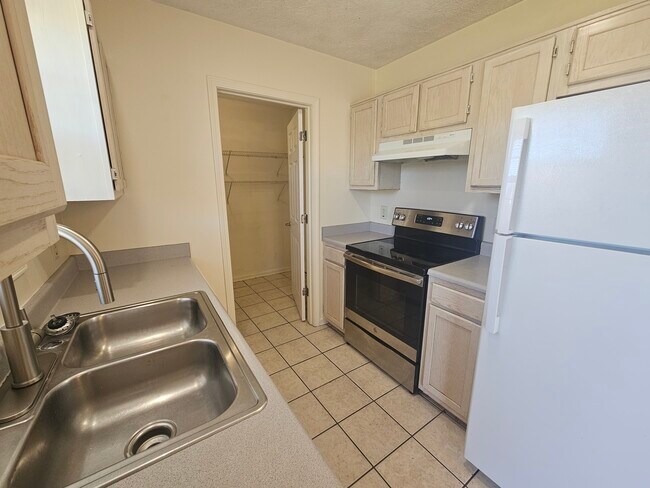 Foto del edificio - 2701 Ashby Dr