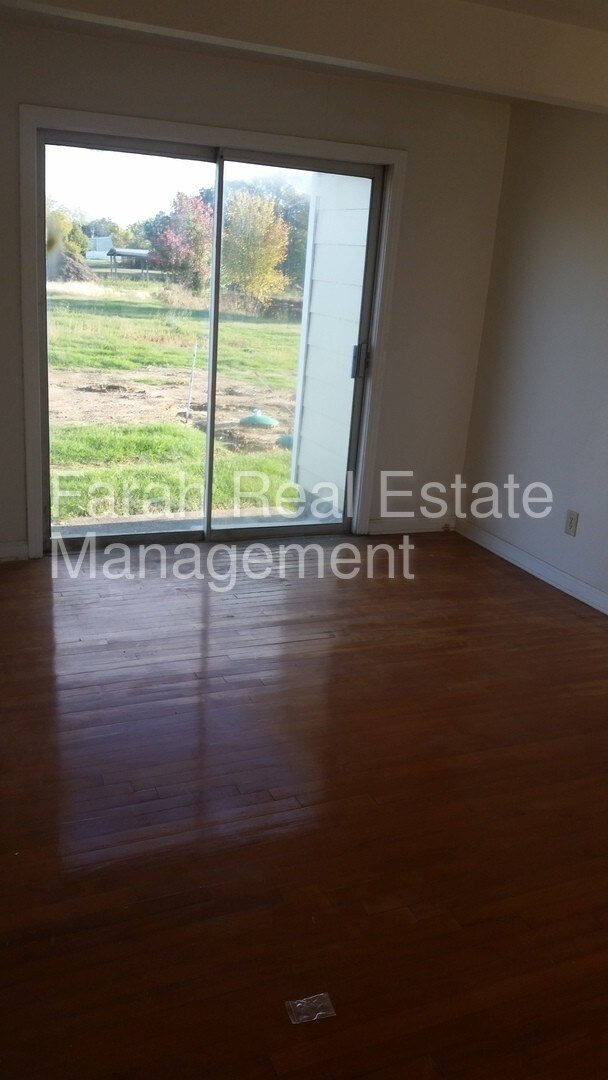 Building Photo - 5400 Farah Pl