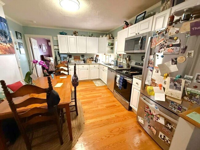 Building Photo - Spacious and updated 3-bedroom condo just ...