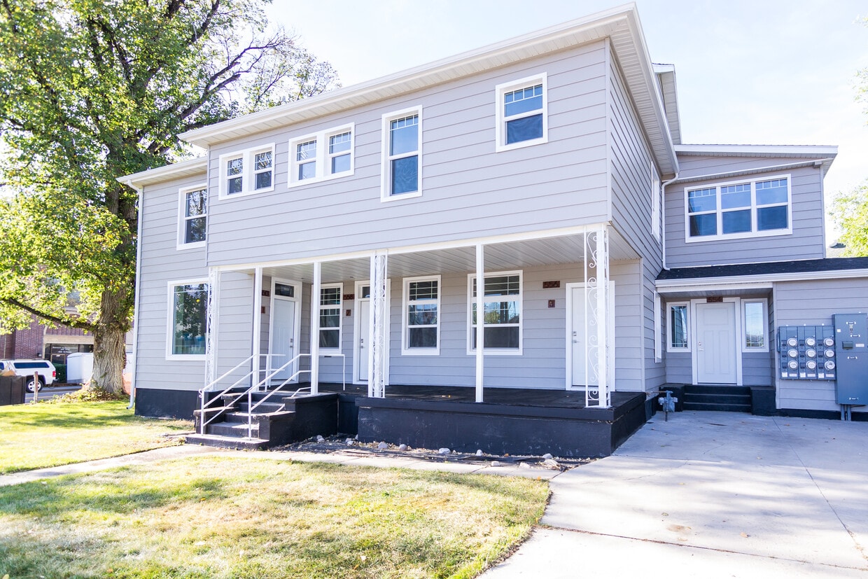 Exterior - 556 W Fremont St